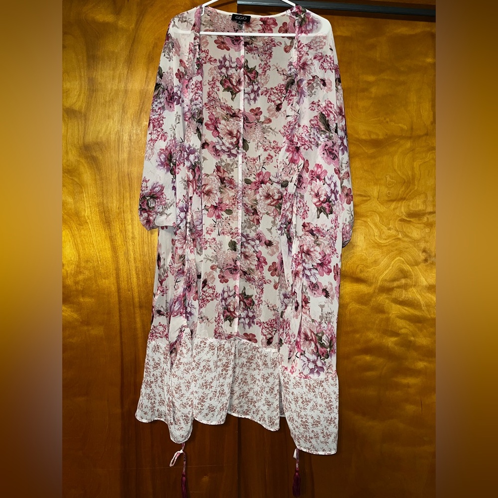 Gigio floral printed kimono featuring a sheer design with ruffle hem detail